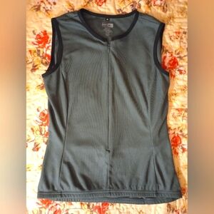 REI Activewear Sleeveless Gray Women's Top (Hidden Back Zipper Pocket)